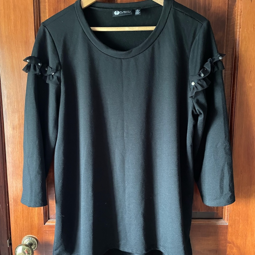 Black sweater with sleeve detail XL